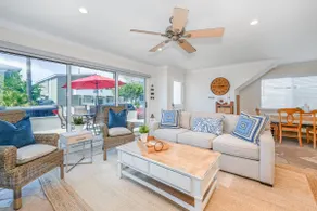 Giant 7 Bedroom Home with 2 separate Condos - Image 2