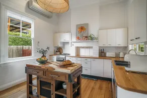 Quinn's Cottage - Central Armidale - Image 2