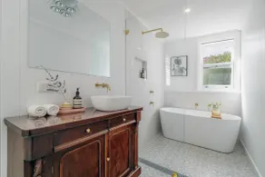 Quinn's Cottage - Central Armidale - Image 3