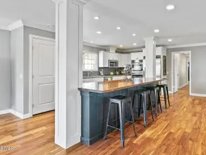 Spacious Ventura Home with yard - Image 5
