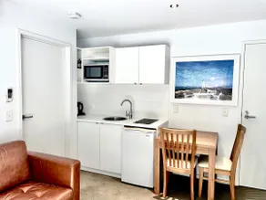 Condo on Bank - Image 5