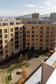 Deluxe Courtyard one-bedroom Apartment - Image 2