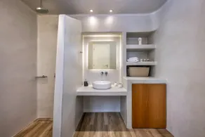 Cyano Luxury Suite - Image 5