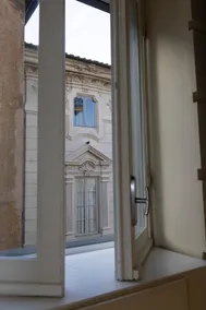 Venezia Square Apartment - Image 3