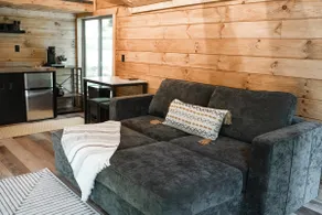 Secluded Cabin, Couples Getaway. Mins from I-71. - Image 4