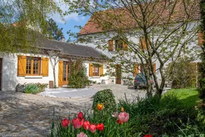 Detached single-story home - Image 2
