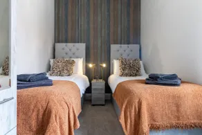 Logan House, Modern and Spacious Townhouse close to City Centre - Image 3