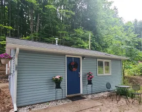Romantic Pet-Friendly Tiny House 10 mins from TC. - Image 5