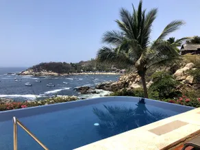 Infinity pool with amazing views of the Pacific - Image 2
