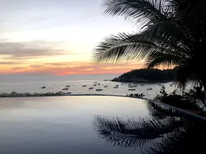 Infinity pool with amazing views of the Pacific - Image 5