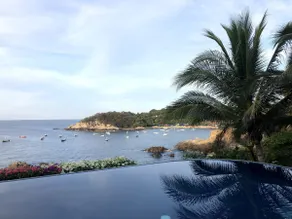 Infinity pool with amazing views of the Pacific - Image 3