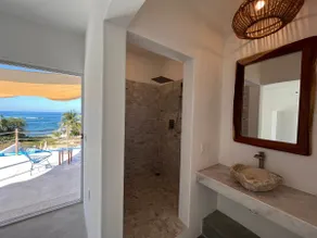 Beautiful 2 bedroom villa with ocean viewSTARLINK - Image 3