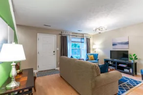 Charming 3 Bedroom Townhouse near Airport and LU - Image 4