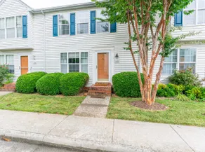 Charming 3 Bedroom Townhouse near Airport and LU - Image 2