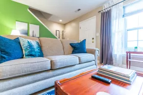 Charming 3 Bedroom Townhouse near Airport and LU - Image 5