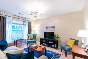 Charming 3 Bedroom Townhouse near Airport and LU - Image 3