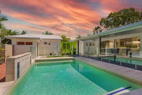 Trinity Beach Stunner - Tropical Entertainer - Image 5