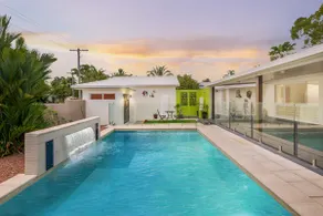 Trinity Beach Stunner - Tropical Entertainer - Image 4