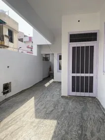 Cheerful 3-Bedroom Bungalow with free parking - Image 5