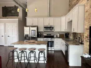 New Historic High Ceiling Condo - Heart of Cherry - Image 2