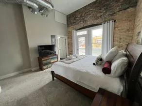 New Historic High Ceiling Condo - Heart of Cherry - Image 5