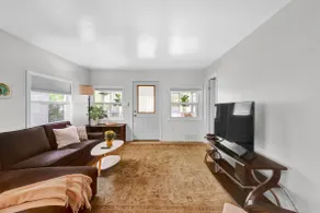 Little House on Laprairie - Image 4