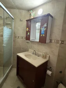 Ideal family home, near the airport - Image 5