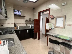 Ideal family home, near the airport - Image 2