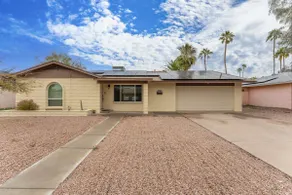 Centrally located-Child & Dog Friendly-big yard - Image 2