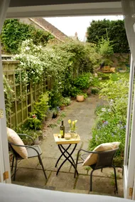 Black Dyke House Hideaway: Village Life near York - Image 5