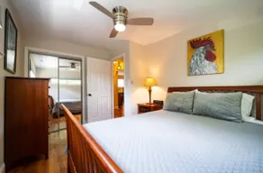 Sure Beats a Hotel -Walk to Duke/Dwntwn- King Bed - Image 3