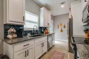 The Gray Burrow: Cozy, Pet friendly in Denison - Image 4