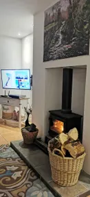 Lovely 3 Bedroom Cottage with Wood Burning Stove - Image 3