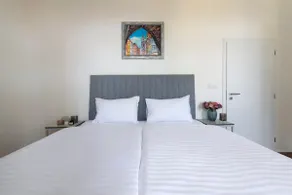Dwellfort | Luxury Apartment with Balcony and View - Image 3