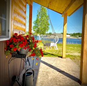North Pole Cabin on the Pond - Image 5