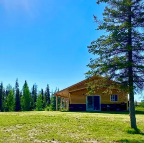North Pole Cabin on the Pond - Image 4