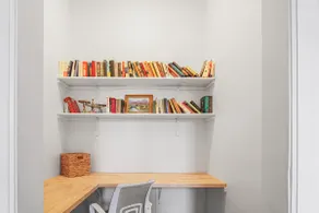 Chic Pet-Friendly Studio with Hotel-Like Amenities - Image 3