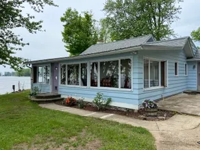 WATERFRONT COTTAGE WITH WARM SUNSETS AND LARGE PORCH ON ONEIDA LAKE - Image 2