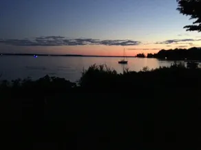 WATERFRONT COTTAGE WITH WARM SUNSETS AND LARGE PORCH ON ONEIDA LAKE - Image 5