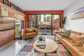 Iconic Warehouse Apartment~CBDEdge~2Bed/2Bath/1Car - Image 5