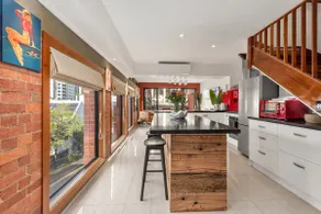 Iconic Warehouse Apartment~CBDEdge~2Bed/2Bath/1Car - Image 4