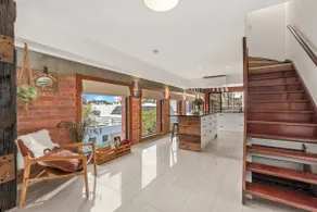 Iconic Warehouse Apartment~CBDEdge~2Bed/2Bath/1Car - Image 2