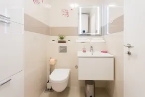 Iris apartment private parking - Image 5