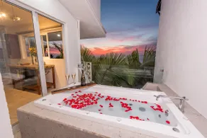 LA CASA BLANCA STUDIO #1, POOL + PRIME VIEWS - Image 2