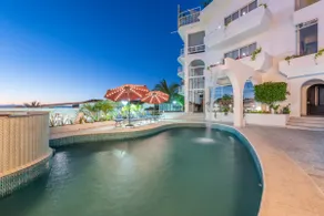 LA CASA BLANCA STUDIO #3, POOL + MOUNTAIN VIEW - Image 3