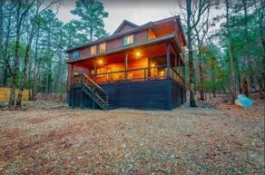 ”ForRest” Retreat With Hot Tub is Stunning - Image 4