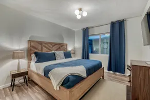 Mid-Century Modern Charmer with FREE heated pool! - Image 3