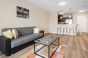Luxurious 2BR King Suite* DWTN*Free Pkg*Mins 2 NYC - Image 2