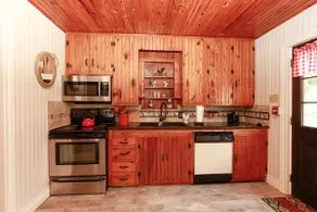 Historic Main St Marble Falls Cottage - Image 5