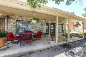 Historic Main St Marble Falls Cottage - Image 3